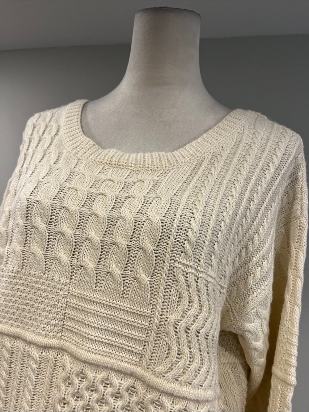 Cozy Co Classic Cream Cable Knit oversized Sweater size large - Picture 2 of 12